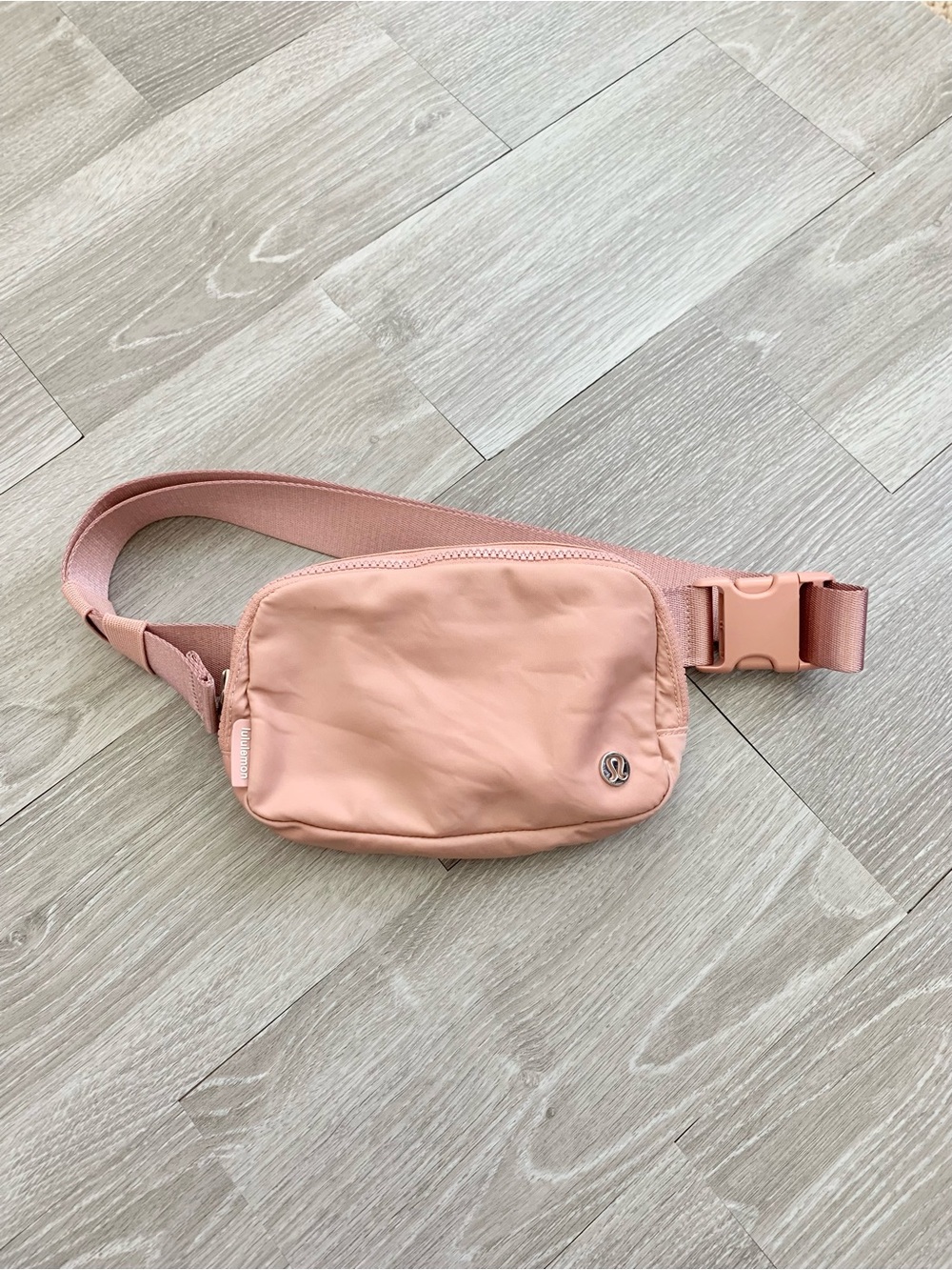 Lululemon Everywhere Rose Blush Pink 1L Belt Bag